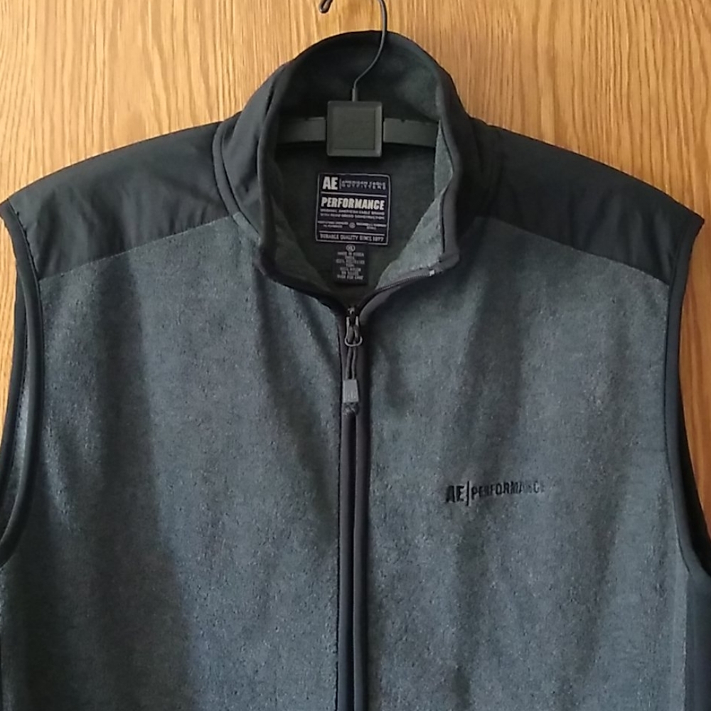 🧥AE Performance Vest - Picture 3 of 7